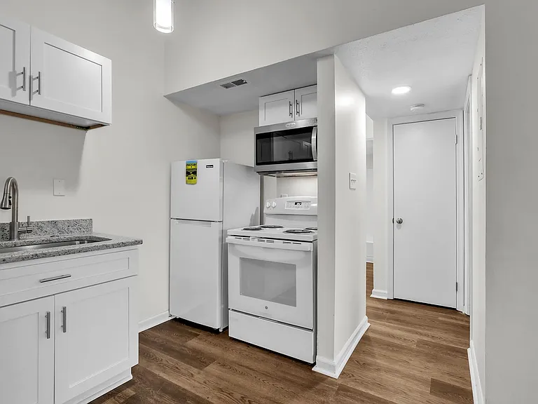 133 Hampton Club Dr #3 — Photo 8