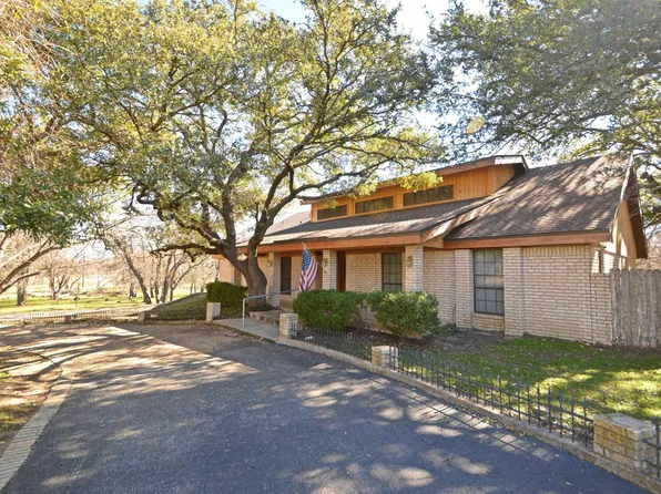 525 Naruna Road, Lampasas, TX 76550-1434