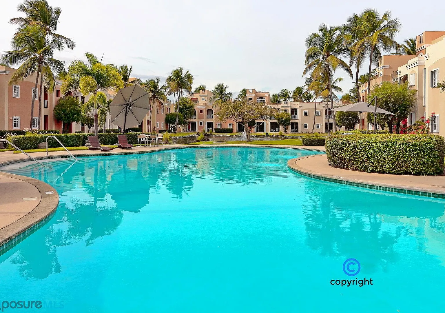Fairway Courts (Condominio) — Photo 1