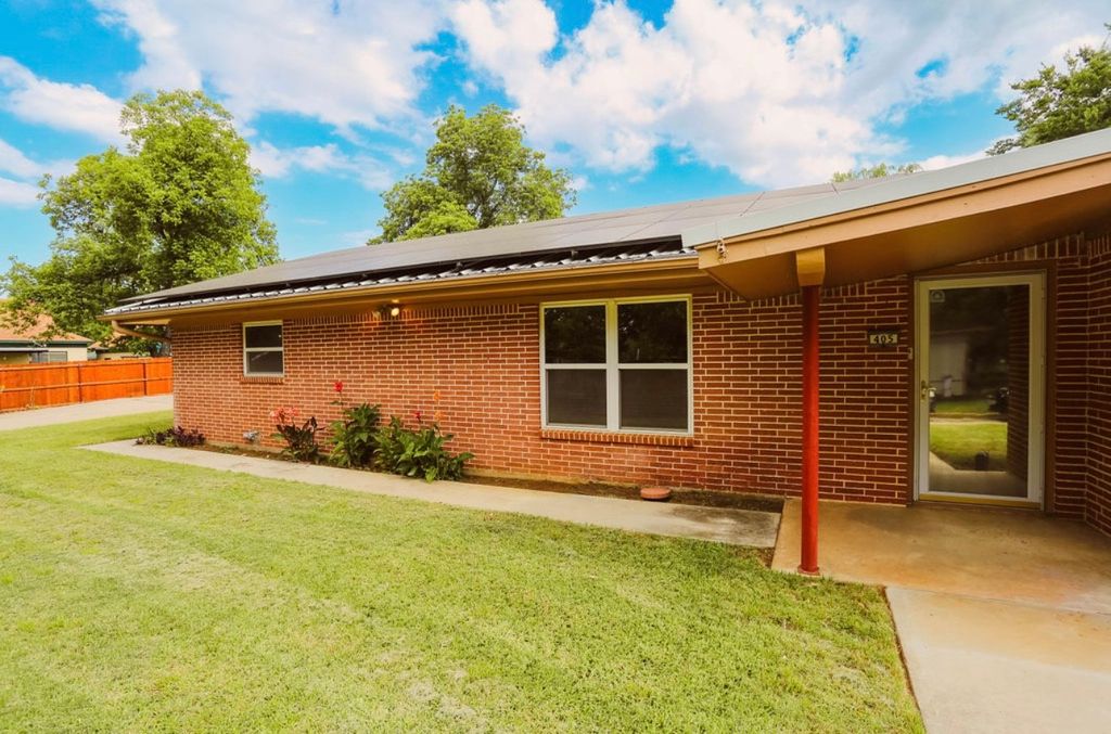 405 W Neely Ave, Comanche, TX - View 5