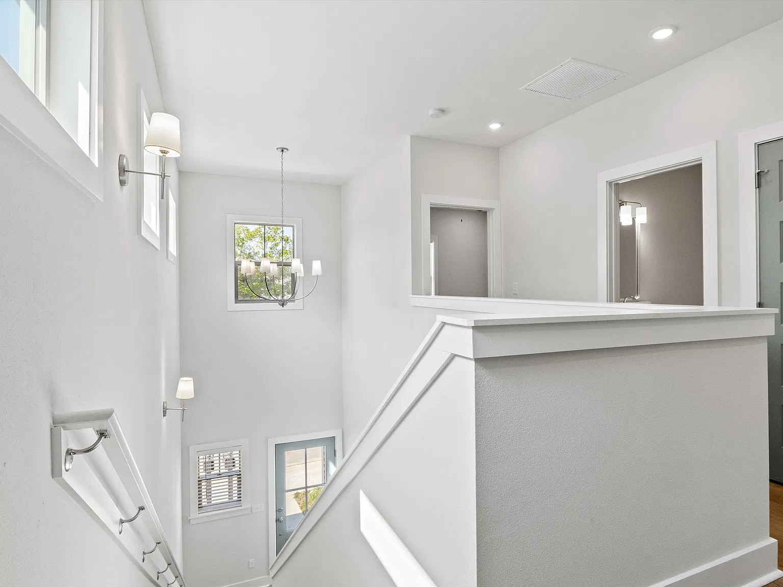 3 bed, 1600 sqft, $2,500 — Photo 3