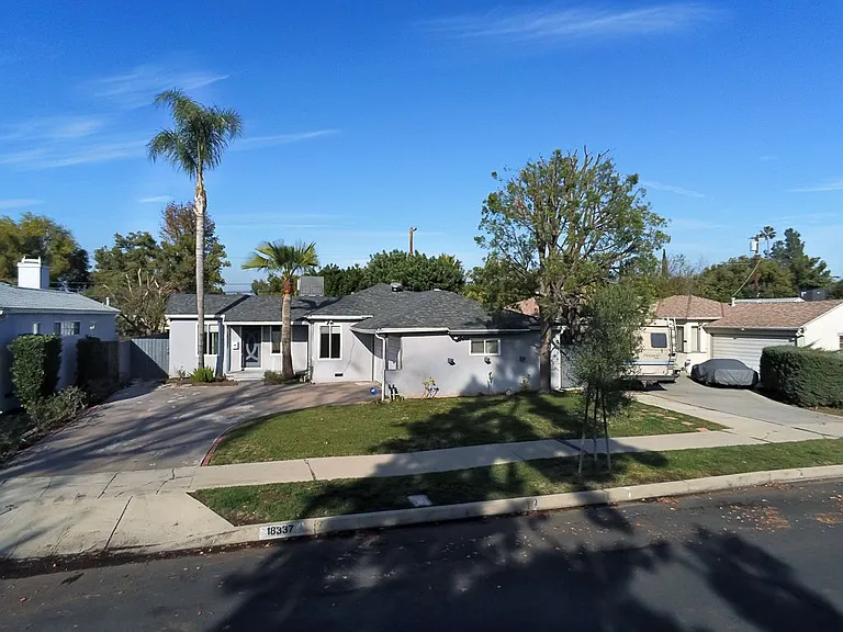 18337 Erwin St — Photo 3