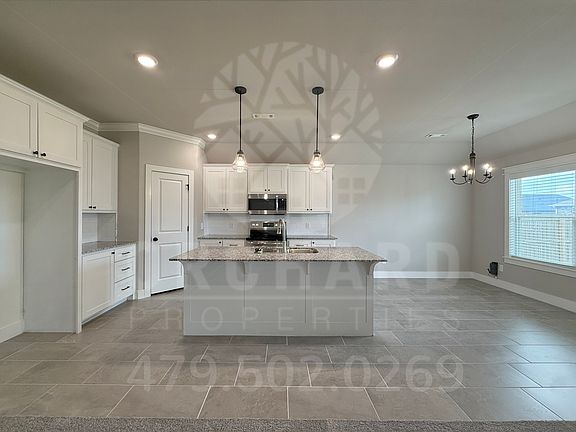 3rd image of 983 Madden St