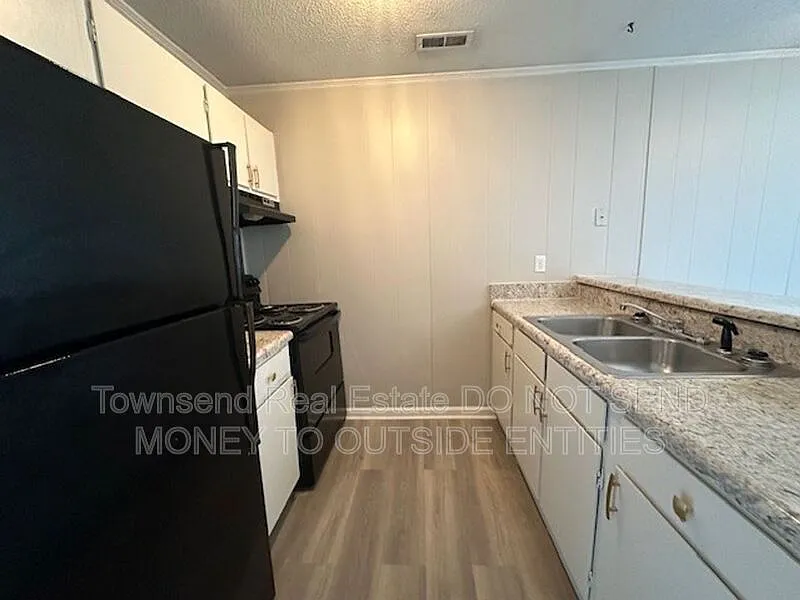 1 bed, 1.0 bath, 700 sqft, $835 — Photo 3