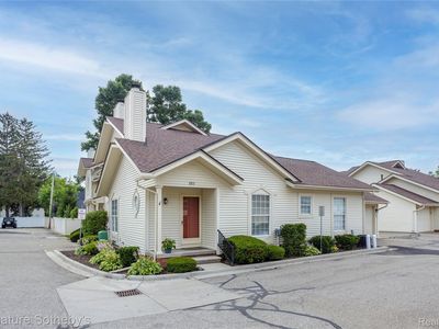 325 W Ann Arbor Trail Ct, Plymouth, MI, 48170