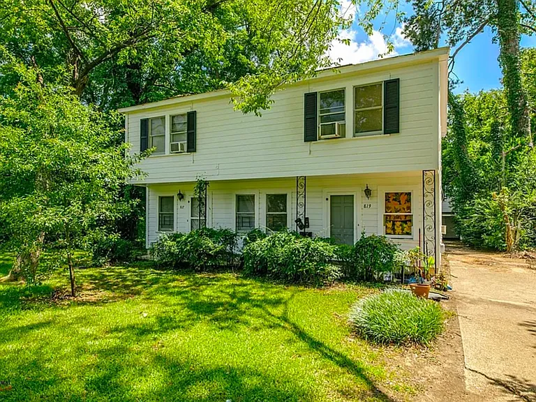 819 Boulevard St — Photo 1