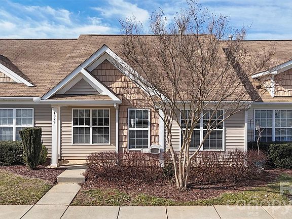 2nd image of 1029 Duncan Chase Ln