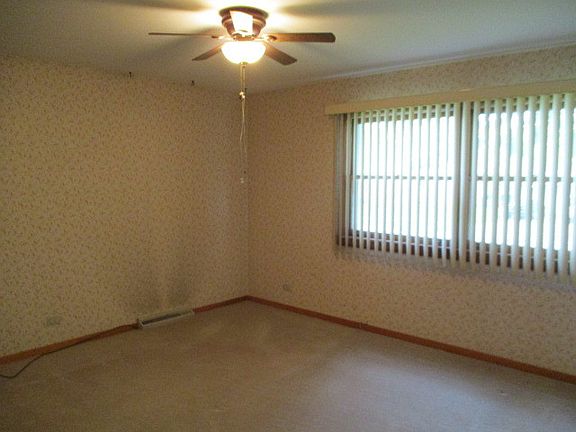 3rd image of 138 W Normandy Dr