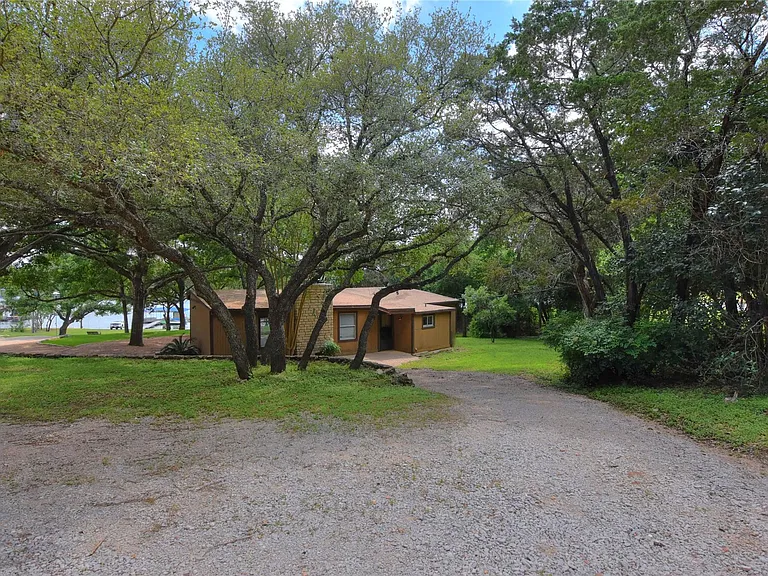 16013 Edwards Dr — Photo 2