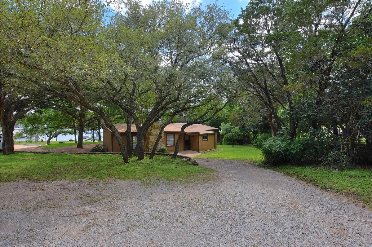 Building Photo - 16013 Edwards Dr