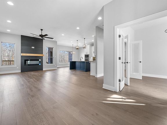 3rd image of 9208 Wooddale Dr