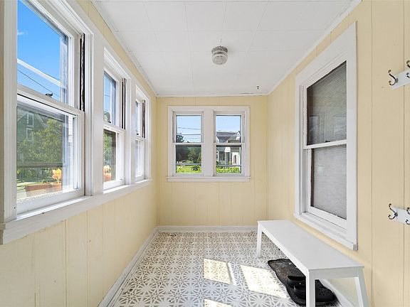 4th image of 60 Rush Ave