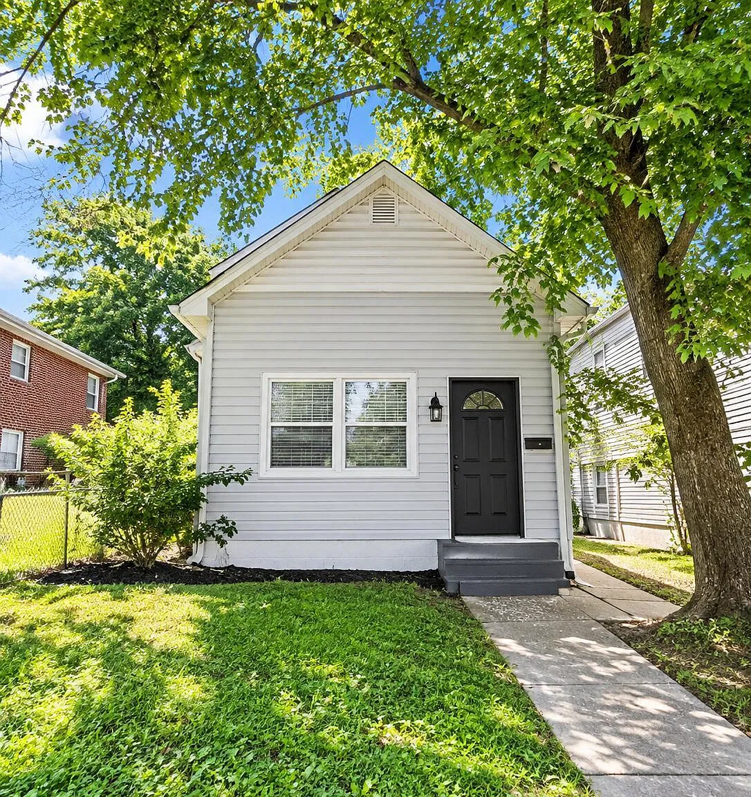 2 bed, 1.0 bath, 978 sqft, $895 — Photo 1