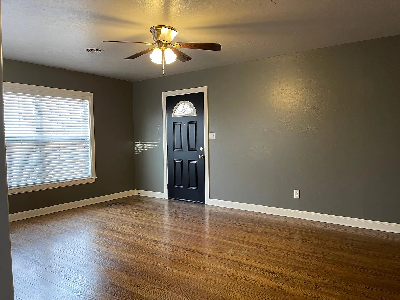 3 bed, 1276 sqft, $1,600 — Photo 3