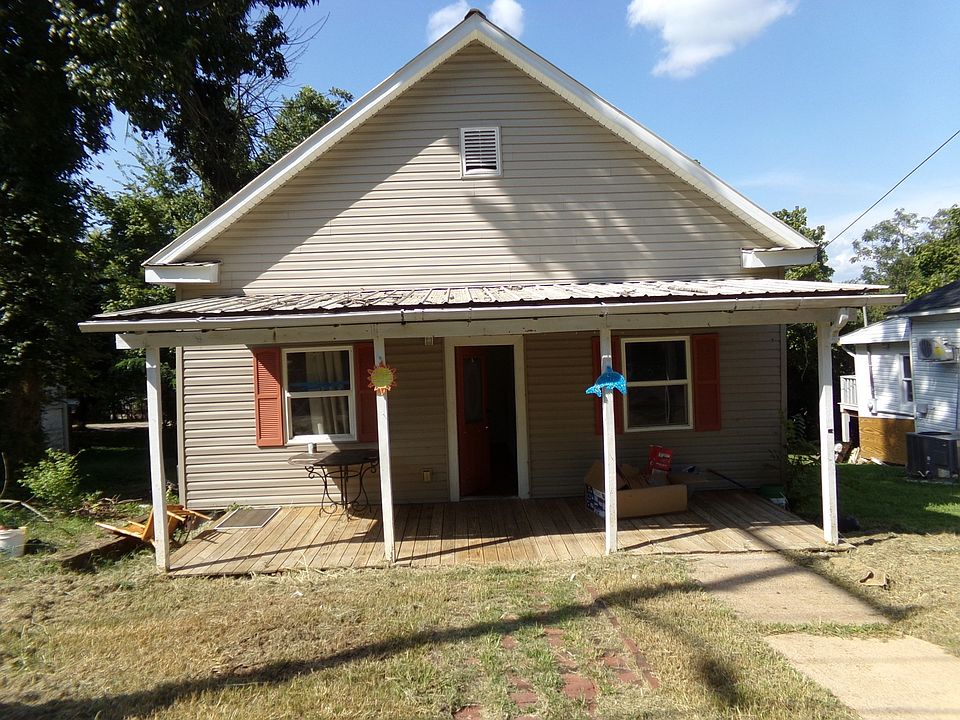 1st image of 420 Maple St