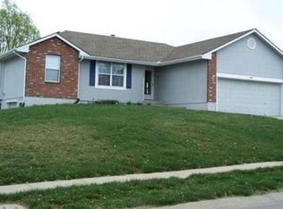 801 Hereford Dr, Grain Valley, MO 64029