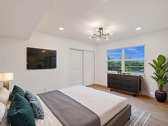 5th image of 3300 N Palm Aire Drive #401