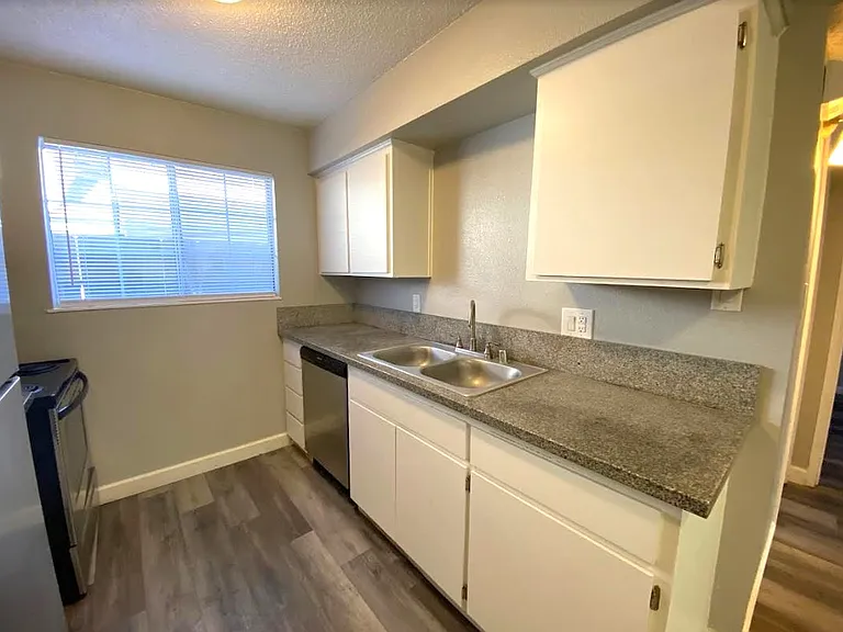 3158 College Ave #B — Photo 8