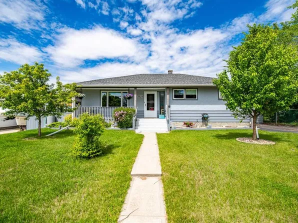 5024 S 43rd St, Innisfail, AB T4G 1K2