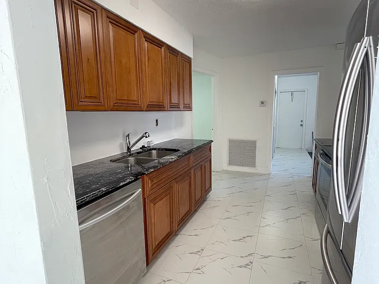 7200 NW 77th St — Photo 20