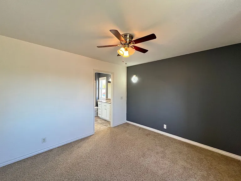1592 Kingston Way — Photo 33