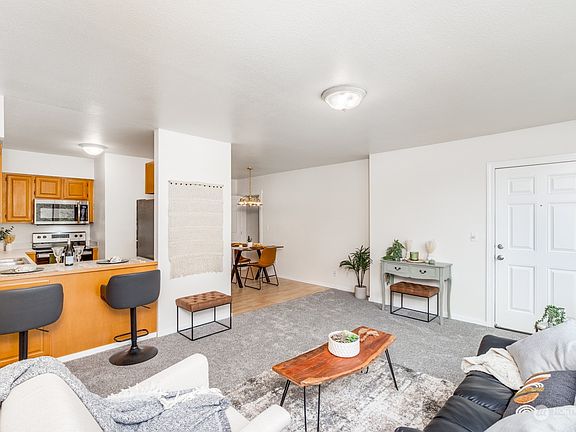 5th image of 2120 Highland Avenue #203
