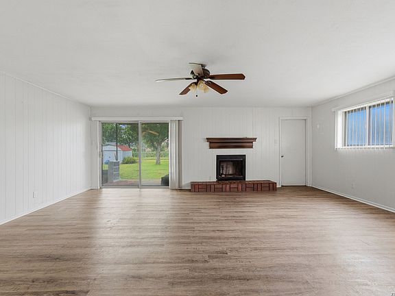 4th image of 703 E Weinert