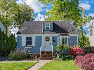 110 Manhattan Ave, Waldwick, NJ 07463