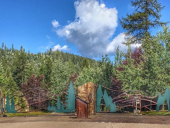 theLakesideClub Entrance