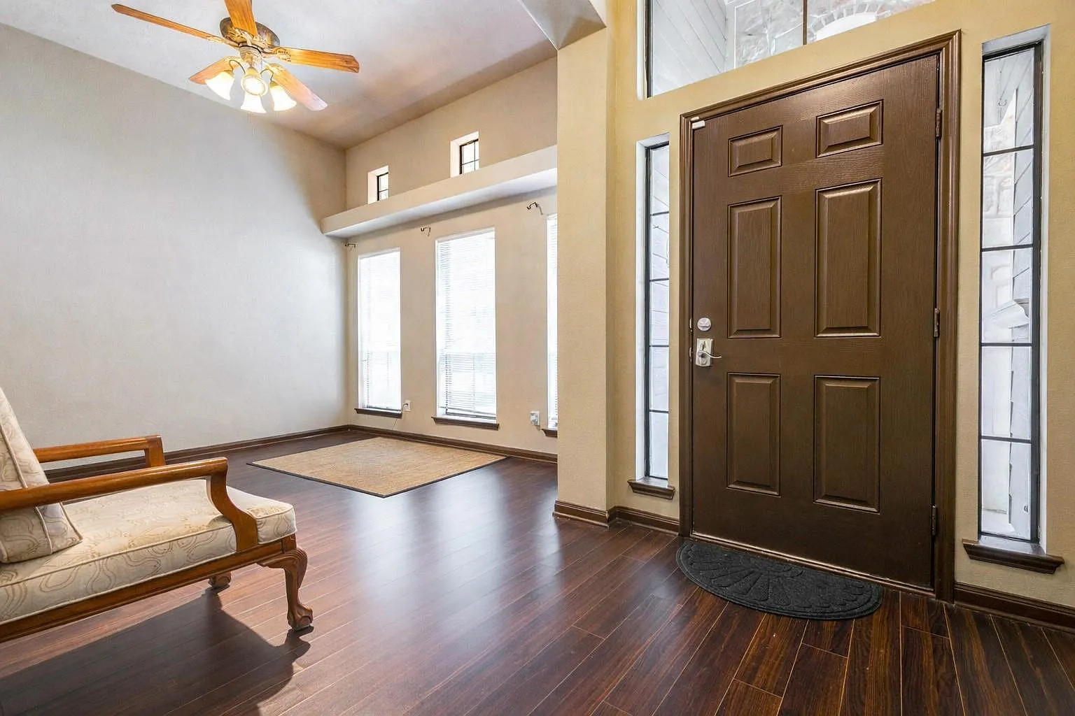 3 bed, 2.0 bath, 1867 sqft, $2,000 — Photo 2