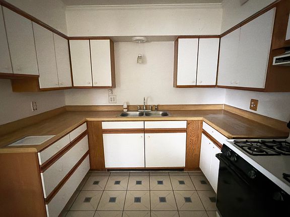 5th image of 910 Springbrook Ave