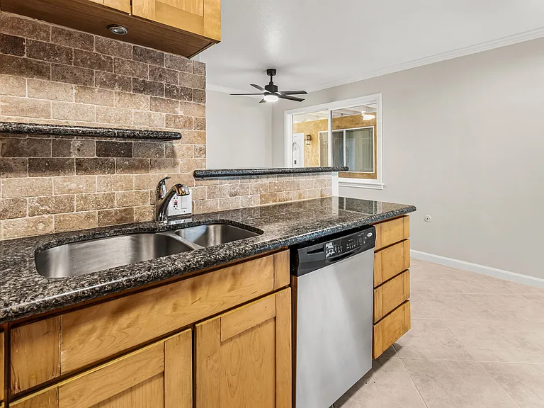 216 Guajome St #A — Photo 20