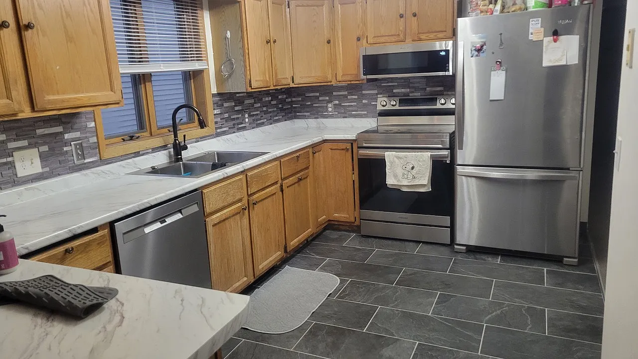 1105 8th St SE — Photo 2