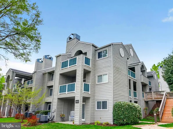 1512 Summerchase Ct, Reston, VA 20194