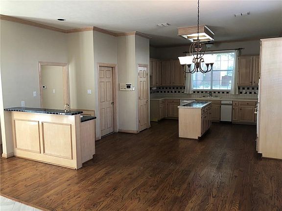 5th image of 2608 Fairbourne Cir