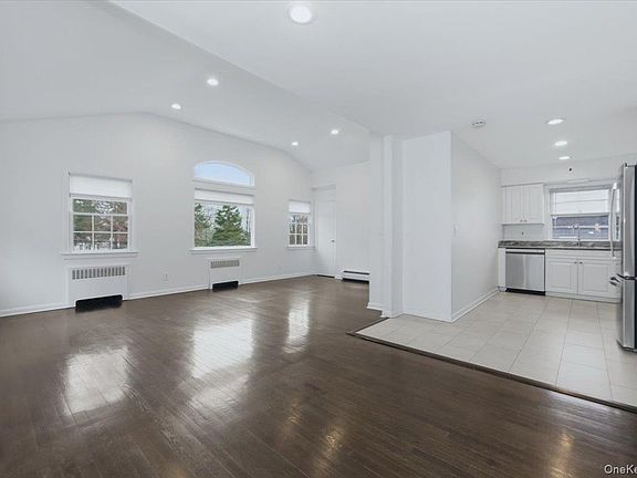 4th image of 98 Nassau Rd APT 2