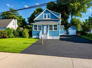 26 Flanders Pl, West Babylon, NY 11704