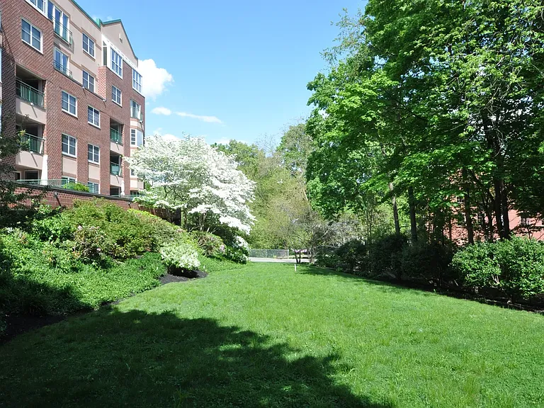 1 Watermill Pl #306 — Photo 4