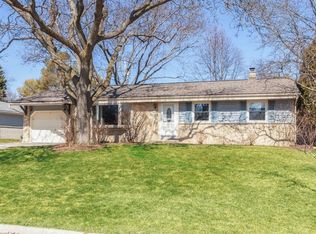 N88W17022 Elmwood Dr, Menomonee Falls, WI 53051