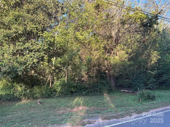1006 Wall St, Statesville, NC 28677