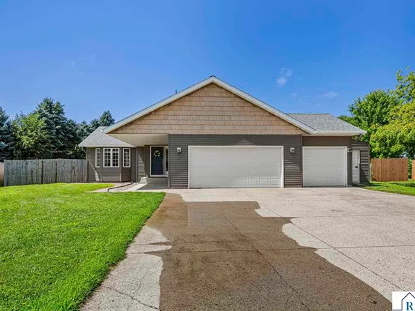 27 La Mar Ct, North Mankato, MN 56003