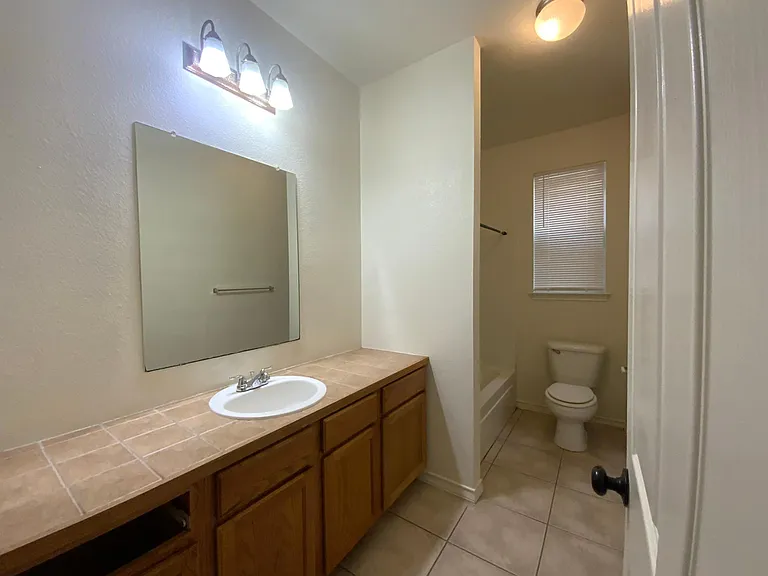 200 Sandstone Dr #D — Photo 6