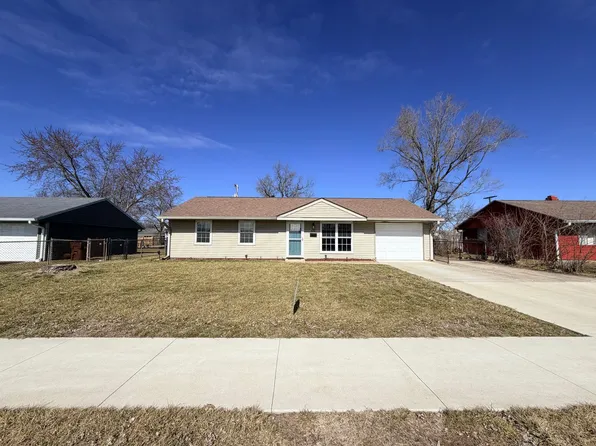 620 High School Dr, Edinburgh, IN 46124