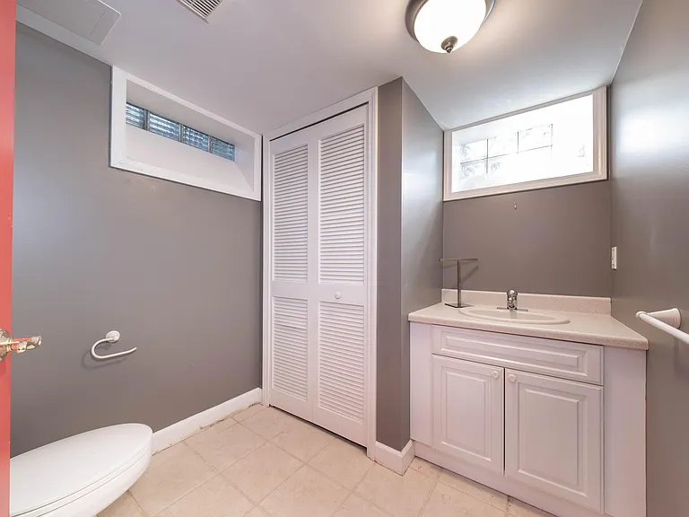 1688 Northlawn Blvd — Photo 26