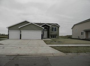 4950 Chelsea Ln S, Fargo, ND 58104