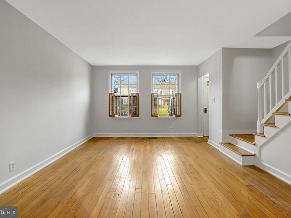 4th image of 3440 S Wakefield St
