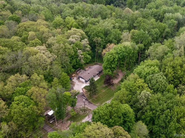 7566 Curtis Rd, Northville, MI 48168