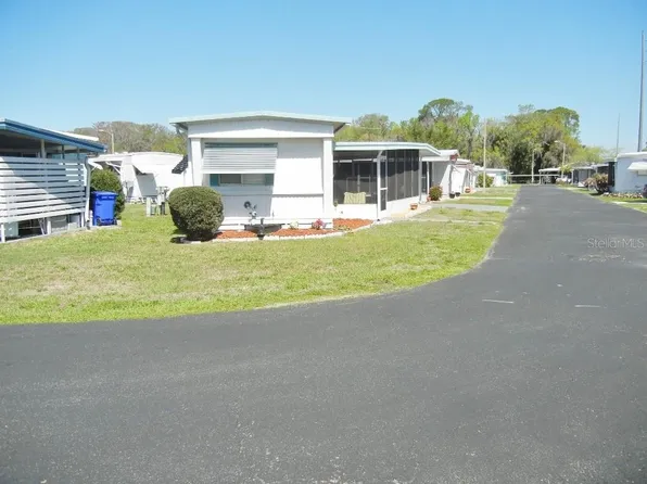 212 Rue De Pont, Tavares, FL 32778