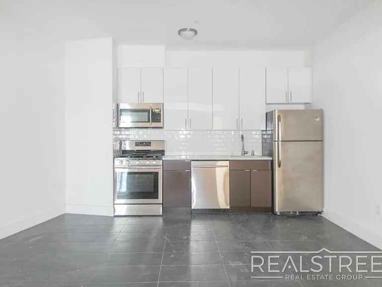 9002 Queens Blvd #423 — Photo 2
