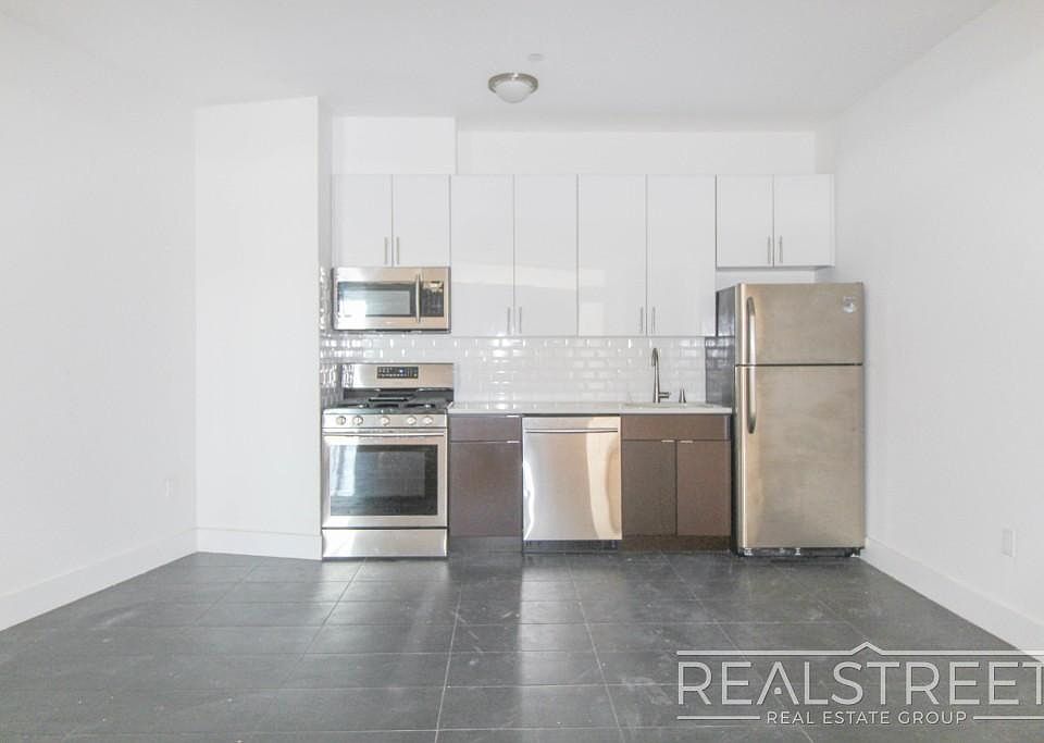 1st image of 90-02 Queens Blvd #523